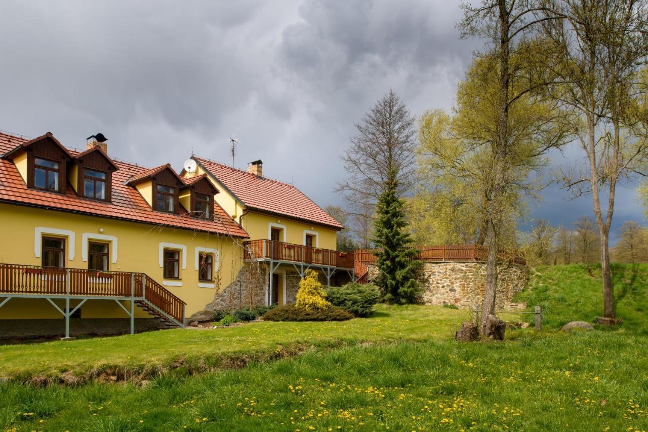 Mlyn Kamenice Klucenice Exterior foto